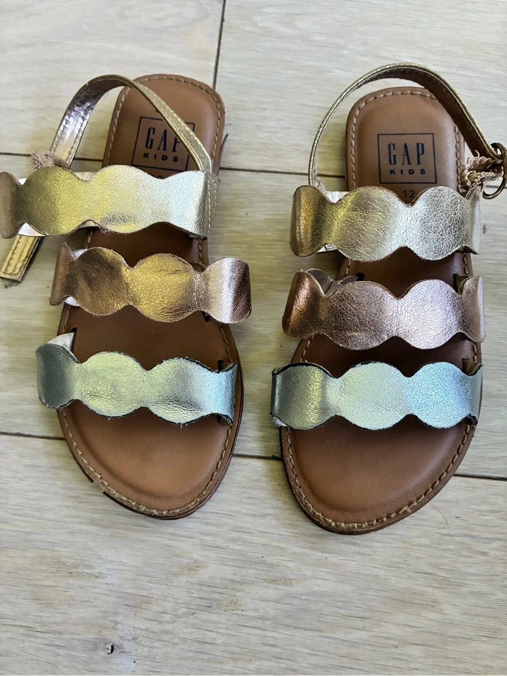 GAP Kids Metallic Scalloped Strap Sandals - Gold/Rose Gold/Silver GUC Size 12